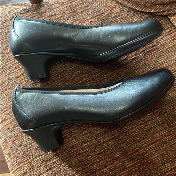 SAS Women's Black Chiunky Pumps- 1 1/4 Inch Heels. NWOT. Size 7WW. - Picture 4 of 12